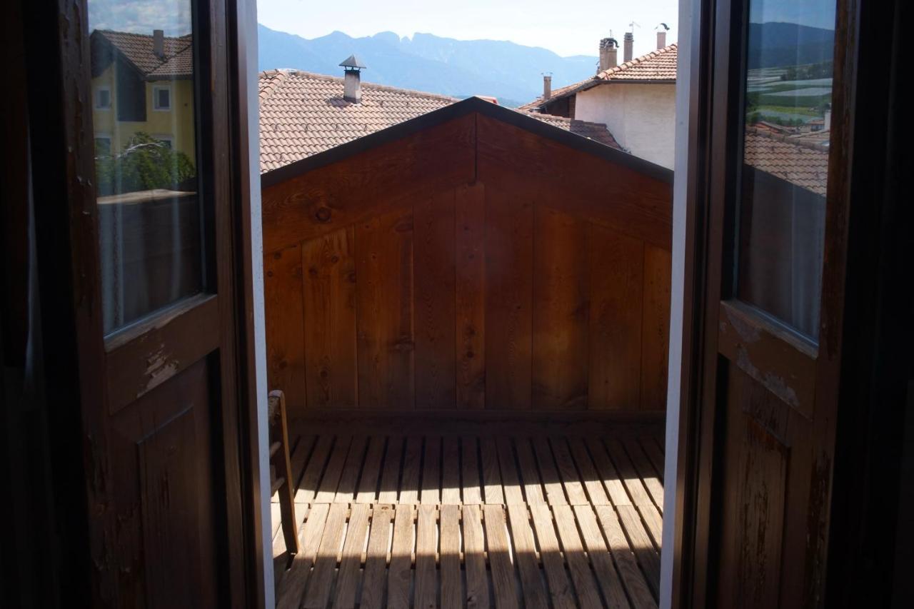 La Casa Altrui- Camere E Zona Relax Con Giardino 코레도 외부 사진