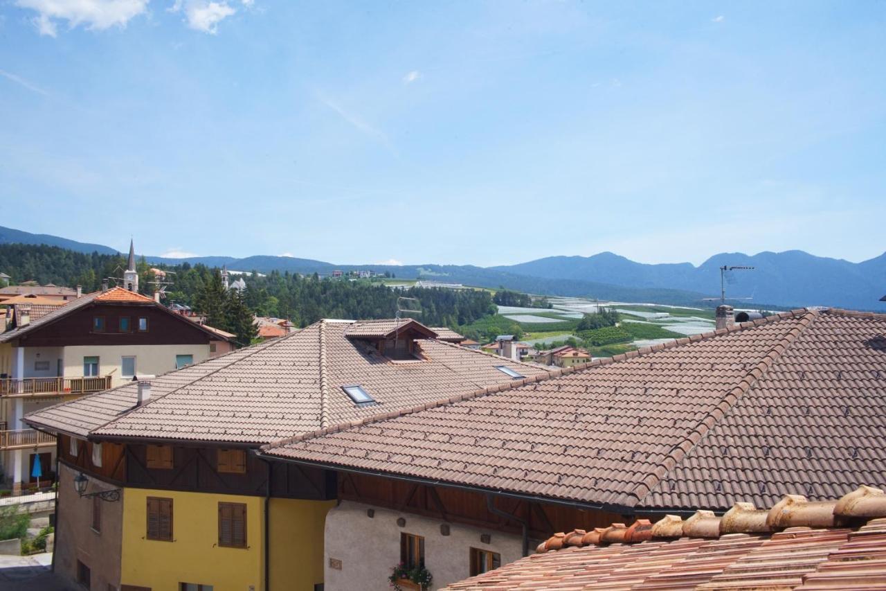 La Casa Altrui- Camere E Zona Relax Con Giardino 코레도 외부 사진
