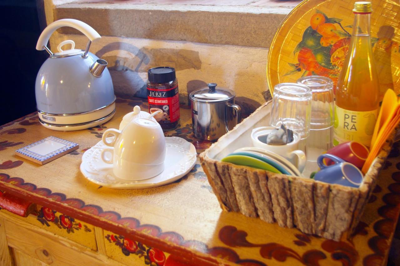 La Casa Altrui- Camere E Zona Relax Con Giardino 코레도 외부 사진