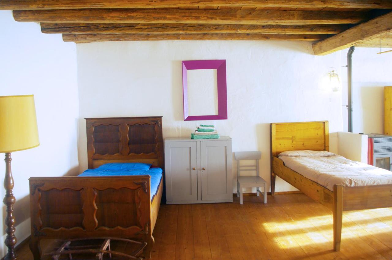La Casa Altrui- Camere E Zona Relax Con Giardino 코레도 외부 사진