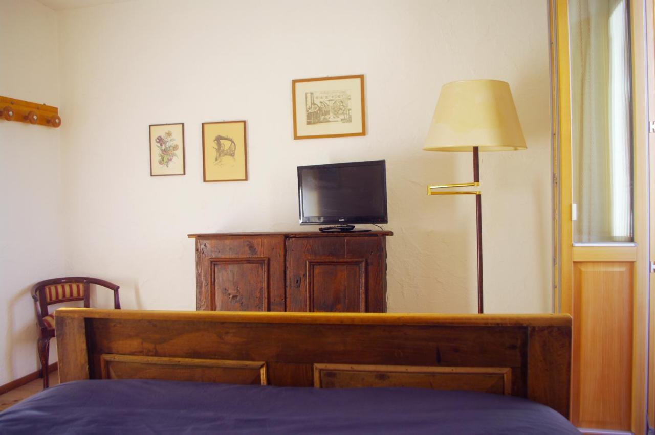 La Casa Altrui- Camere E Zona Relax Con Giardino 코레도 외부 사진
