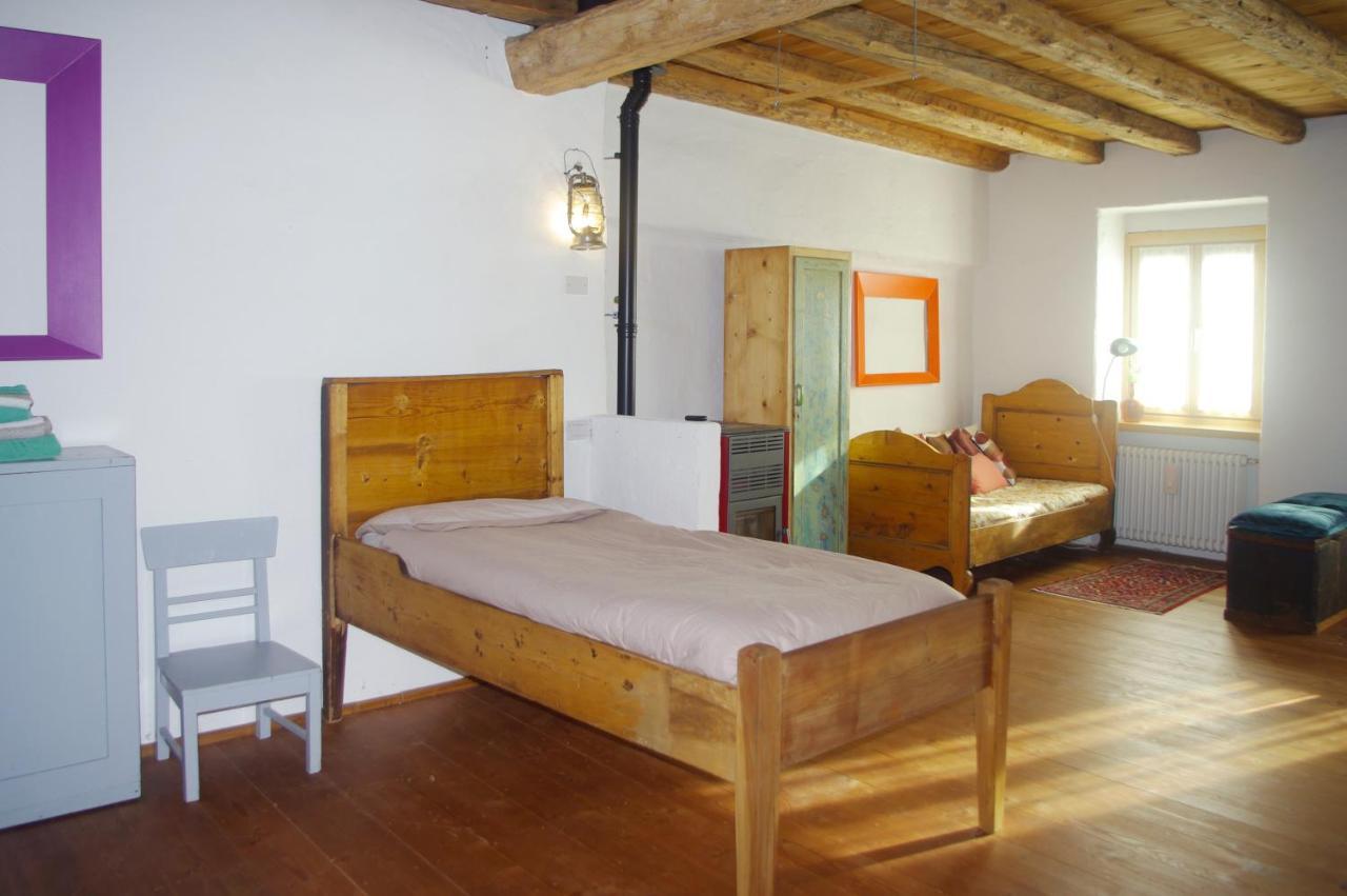 La Casa Altrui- Camere E Zona Relax Con Giardino 코레도 외부 사진