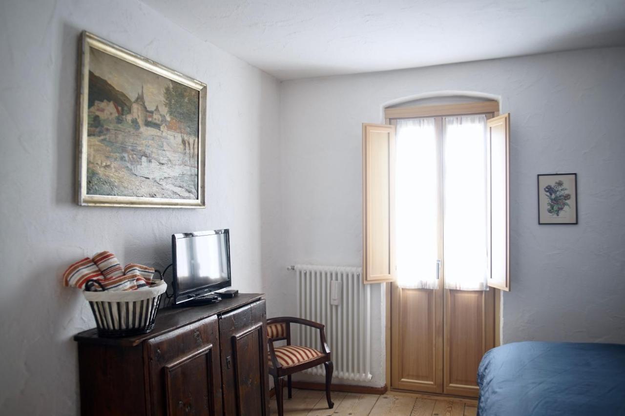 La Casa Altrui- Camere E Zona Relax Con Giardino 코레도 외부 사진