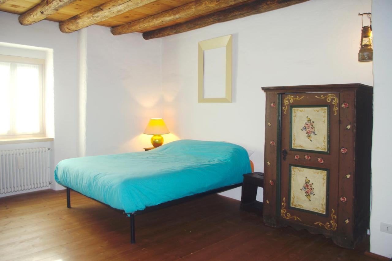 La Casa Altrui- Camere E Zona Relax Con Giardino 코레도 외부 사진