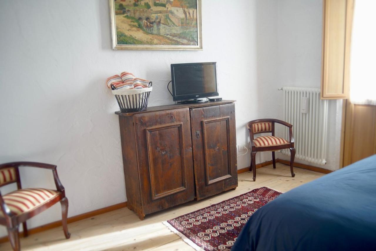 La Casa Altrui- Camere E Zona Relax Con Giardino 코레도 외부 사진