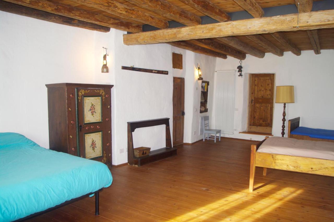 La Casa Altrui- Camere E Zona Relax Con Giardino 코레도 외부 사진